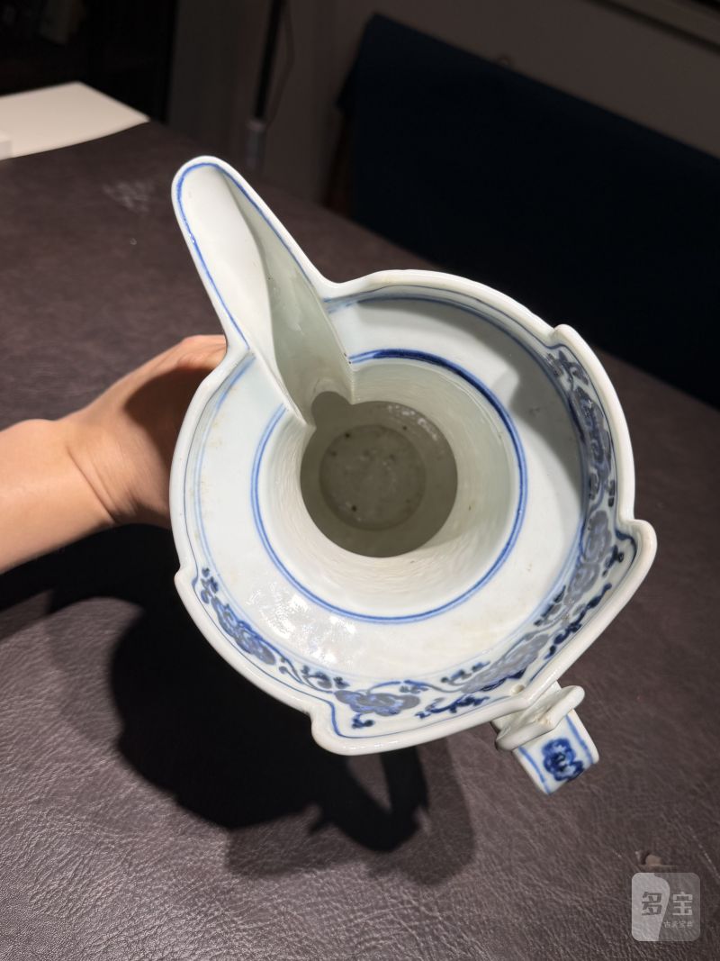 清乾隆 青花缠枝花卉纹僧帽壶 - 图11